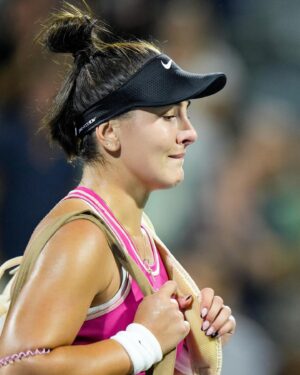 Bianca Andreescu Instagram - I never thought I’d be where I am today at the beginning of the year. I had goals for my career and personal life that just didn’t go the way I thought. It was very saddening at first - thinking I’ve let myself and many others down once again, but like that one person once said… that’s life. This year took so many turns. I’ve never felt so hurt. I’ve also never felt so happy. But the one thing that always keeps me going is continuously learning and the saying “everything happens for a reason”. So to end this year I want to share with you the moments where I’ve felt the most joy, sadness, and contentment. Along with a little list (that could fit in the frame lol) of things I’ve been practicing and things that just need to be said. Enjoy :)