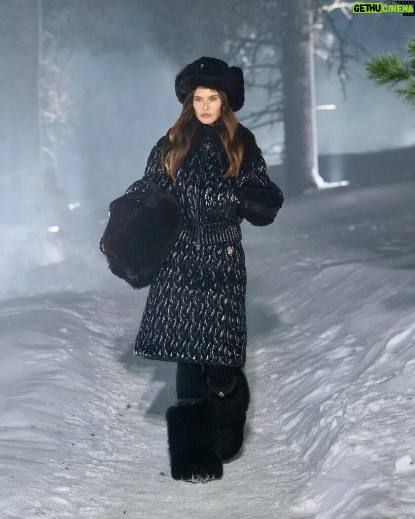 Bianca Balti Instagram - St Moritz with @moncler #monclergrenoble Thank you @piergiorgio @dmcasting Hair @sammcknight1 Makeup @lauren.parsons