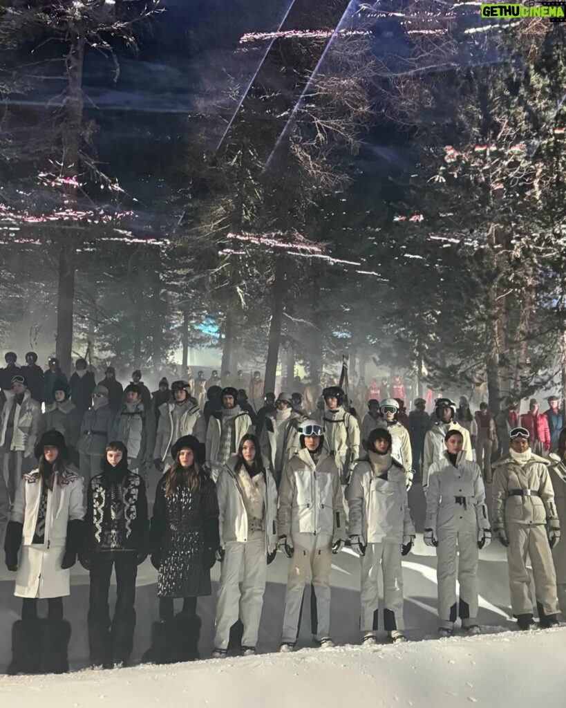 Bianca Balti Instagram - St Moritz with @moncler #monclergrenoble Thank you @piergiorgio @dmcasting Hair @sammcknight1 Makeup @lauren.parsons