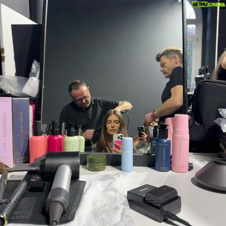 Bianca Balti Instagram - St Moritz with @moncler #monclergrenoble Thank you @piergiorgio @dmcasting Hair @sammcknight1 Makeup @lauren.parsons