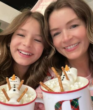 Bianca Castanho Instagram - Com ela tudo fica mais divertido!!! 🥰👭🏼💞 #maeefilha #momanddaughter