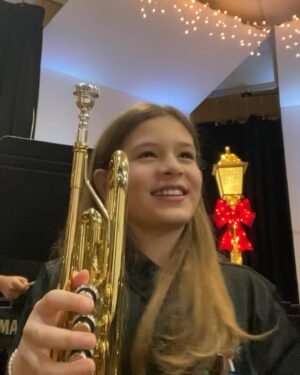 Bianca Castanho Instagram - Minha trompetista 🥰😍🎺🎼💖