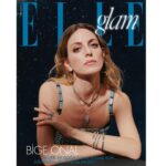Bige Önal Instagram - @elleturkiye x @bulgari 💙 Proje Yöneticisi: @denizunaldi Röportaj: @busesaray Fotoğraf: @cihanalpgiray Moda Direktörü: @asilasli Moda Editörü: @damlareisoglu Saç: @dogukanpunar / @andanotherstudio Makyaj: @batuhansaraa Fotoğraf Asistanları: @kivancyoruten @yunuskatircii Işık Asistanı: @cihangurerkenn / @digioneplus Moda Ekibi Asistanı: @cidgemaydin Saç Asistanı: @hairbyataberkgul / @andanotherstudio Makyaj Asistanı: @zehraihty Video: @dilekaltan