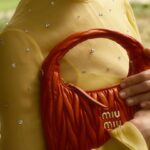 Bige Önal Instagram - I’m in dreamland, with my dream bag 🧡 @miumiu #miumiu #miuwander #reklam