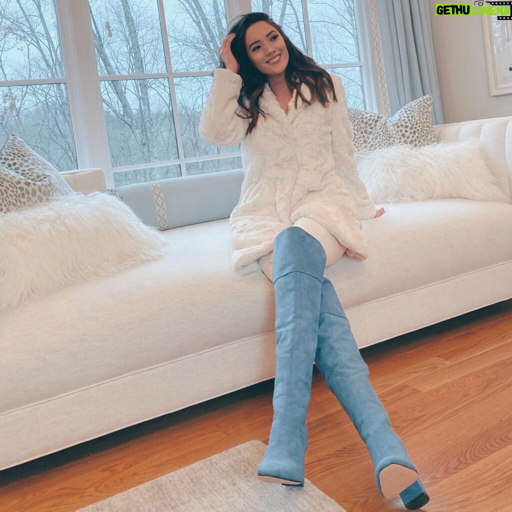 Blair Fowler Instagram - When your outfit low key coordinates with the interior decor ❄️ Shop my shoes through the link in my bio or go to shoedazzle.com/BlairFowler and get your first pair for as low as $10 when you sign up as a VIP! #ad #shoedazzleambassador