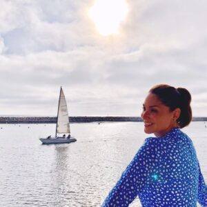 Blanca Soto Instagram - VIERNES YAYY!! May your Friday sparkle ✨⛵️#besazos #teamsoto #infinito #happyfriday #gratitud #polkadotsdress #sunshine  #instamood #love