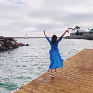 Blanca Soto Instagram - VIERNES YAYY!! May your Friday sparkle ✨⛵️#besazos #teamsoto #infinito #happyfriday #gratitud #polkadotsdress #sunshine  #instamood #love
