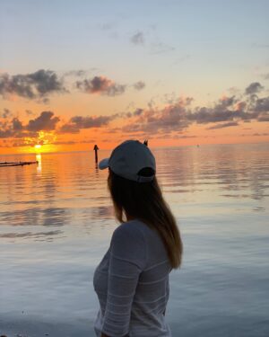 Blanca Soto Instagram - Bienvenido 2022 !!! Good Morning ☀️ 
“𝙲𝚊𝚍𝚊 𝚊𝚖𝚊𝚗𝚎𝚌𝚎𝚛 𝚎𝚜 𝚎𝚖𝚙𝚛𝚎𝚗𝚍𝚎𝚛 𝚞𝚗 𝚗𝚞𝚎𝚟𝚘 𝚟𝚞𝚎𝚕𝚘 !!!“ Aquí vamos 🤩 New beginnings 
☀️#teamsoto
☀️#happynewyear2022 
☀️#morning 
☀️#sunrise 
☀️#happy
☀️#gratitud 
☀️#Love 
☀️#besazos 
☀️#felizañonuevo