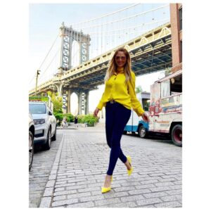 Blanca Soto Instagram - Sunday 💛 New York State of Mind !!! 🌻 #NY 🚕  #gratitud 🌼 #lookoftheday #yellow 🤩#picoftheday ☀️ #mood⚡️#happy 😀 #fashion #love #teamsoto #besazos #infinito