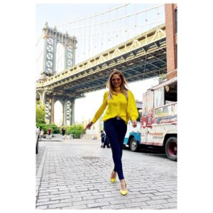Blanca Soto Instagram - Sunday 💛 New York State of Mind !!! 🌻 #NY 🚕  #gratitud 🌼 #lookoftheday #yellow 🤩#picoftheday ☀️ #mood⚡️#happy 😀 #fashion #love #teamsoto #besazos #infinito