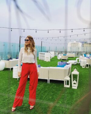 Blanca Soto Instagram - Viva México 🇲🇽!! Promoción #NTPE !!! Loving every minute 🙆🏼‍♀ #rooftop Cloudy with a chance of ☀ #happiness #teamsoto #infinito #besazos #mondaymotivation #instamood #telemundoseriesexclusivas