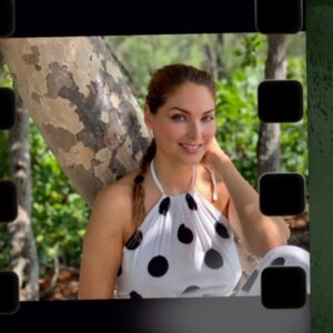 Blanca Soto Instagram - 𝑆𝐴𝑇𝑈𝑅𝐷𝐴𝑌 𝑀𝑂𝑂𝐷 🌱
🌱
🌿
🌴
🍃
#Weekend #nature #infinito #besazos polkadots #dress #teamsoto #happy #love