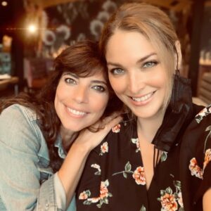Blanca Soto Instagram - 𝙻𝚄𝙽𝙴𝚂☆
Reencuentro con esta linda muñequita @maribelverdu 
𝙔𝙖 𝙏𝙚 𝙀𝙭𝙩𝙧𝙖𝙣̃𝙖𝙗𝙖  pingüinita 💋
🐧
💋
🐧
💋
🐧
💋
🐧
#teamsoto #besazos #Miami #notepuedesesconder #Monday #funday #friends #happy #Miami #rainyday 😘