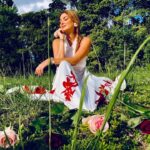Blanca Soto Instagram - ᗪᖇᗴᗩᗰIᑎG🌹🌸🌺🌷🌻🌼 🌷 🌷 🌷 🌷 #Sunday #teamsoto #infinito #happy #nature #photography Styling : @jennyllano