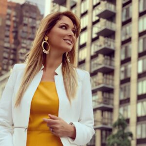 Blanca Soto Instagram - Feliz Jueves ✨ Recordando New York durante la promoción de #NTPE 💛🤗😀 #teamsoto #gratitud #infinito #instamood #besazos #happy #instaphoto #mood #dailylook #fashion #fashionoftheday #outfitinspiration #yellowmellow #ny #tbt 💛
💛
💛
💛
Photo 📷 by: @makeupartistale