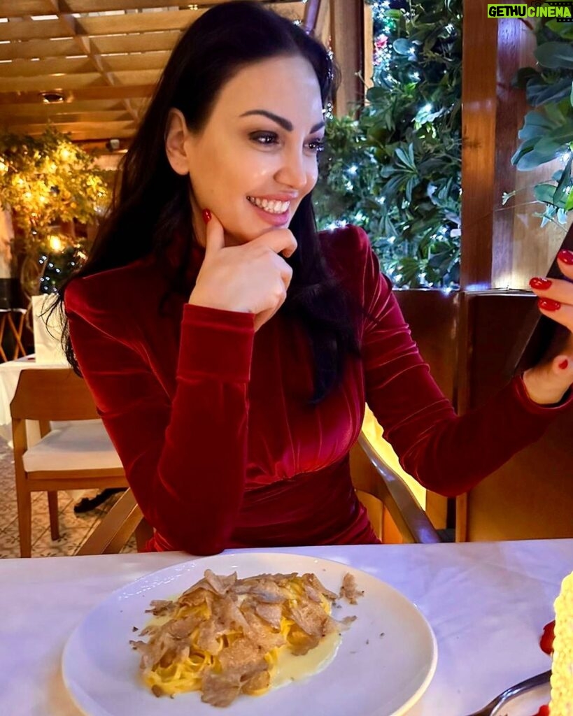 Bleona Instagram - Everyone who knows me personally also knows that I am a #foodie and my favorite pasta is #taglioliniwhitetruffle This picture is taken form the master itself @giacominodrago ♥️ Thank you for a magical night, great food and great conversations 🙏🏻