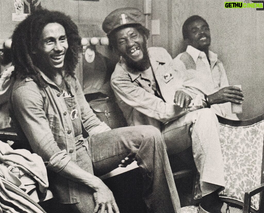 Bob Marley Instagram - “No matter what stages, oh stages, stages, stages they put us through, we’ll never be blue.” #ForeverLovingJah Bob, Seeco and Carly backstage at The Roxy in #LosAngeles on the 1976 Rastaman Vibration tour. 📷 by Kim Gottlieb-Walker, from her book ‘Bob Marley & The Golden Age of Reggae’.