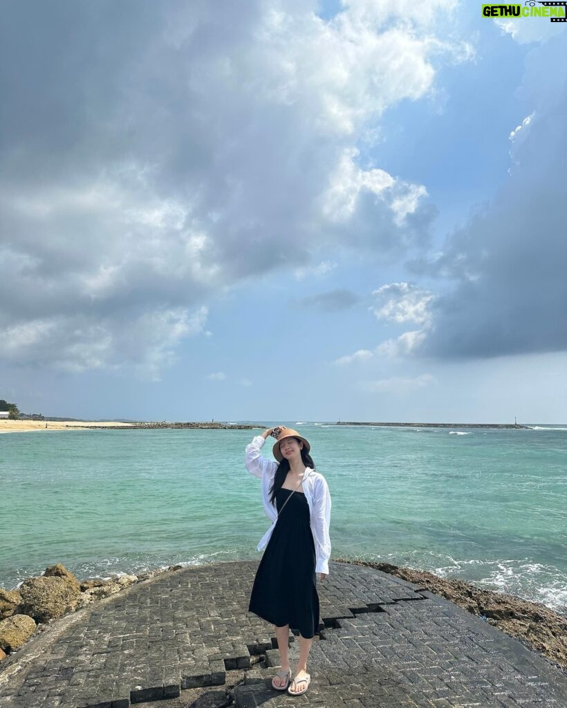 Bona Instagram - 천국인가🏝️🐬🌈☀️🦎🤍