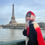 Bona Instagram - 나의 늘, 오랜시간 로망이였던 파리 그리고 런던의 크리스마스🎄♥️ 열심히 달려온 2023년을 또 차곡차곡 잘 채워 보내는것 같아 뿌듯하네요◡̈ 또 다가올 2024년도 모두들 건강하시고, 행복한 시간들로 채워지시길☁️ Happy New Year! 새해 복 많이 받으세요🤍