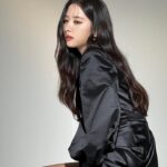 Bona Instagram - 웃을 일이 너무나도 많았던 2022 너무나 감사하고 행복하게 보냈어요! 2023년도 모두들 건강하고, 웃을 일만 가득하길! 새해 복 많이 받으세요🙇‍♀️🤍 안녕 2022! 그리고 안녕 2023☁️🤍