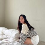 Bona Instagram - 웃을 일이 너무나도 많았던 2022 너무나 감사하고 행복하게 보냈어요! 2023년도 모두들 건강하고, 웃을 일만 가득하길! 새해 복 많이 받으세요🙇‍♀️🤍 안녕 2022! 그리고 안녕 2023☁️🤍