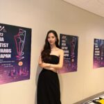 Bona Instagram - 올해 벌써 세번째 상이라니..! 스물다섯스물하나와 유림이를 사랑해주시고 응원해주신 모든 분들께 다시 한번 감사드리고, 옆에서 도와주신 많은 분들께 진심으로 감사드립니다🤍 모두 따뜻하고 행복한 연말 보내세요🎄♥️