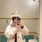 Bona Instagram - happiest place on earth🤍🏰❄️💟