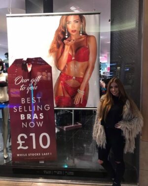 Bonnie Locket Instagram - #tbt when I was lucky enough to model for @annsummers Xmas campaign ❤️❤️❤️
.
.
.
.
.
.
.
.
#model #publishedmodel #annsummers #biggestachievement #goals #campaign #throwbackthursday #throwback #achieve #modelling
