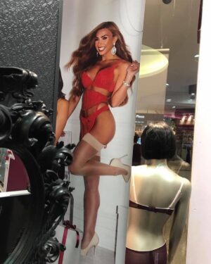Bonnie Locket Instagram - #tbt when I was lucky enough to model for @annsummers Xmas campaign ❤️❤️❤️
.
.
.
.
.
.
.
.
#model #publishedmodel #annsummers #biggestachievement #goals #campaign #throwbackthursday #throwback #achieve #modelling