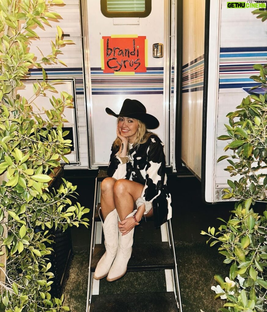 Brandi Cyrus Instagram - STAGECOACH! That was a weekend I’ll never forget. Big love to @diplo for having me spin at the Honkytonk, @dashamusic for coming out to dance with me, and everybody that showed up to party. Especially at the Jameson tent — y’all lit that place up!! ❤️‍🔥❤️‍🔥