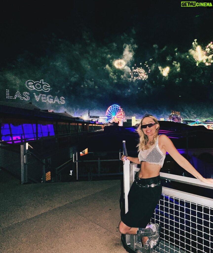 Brandi Cyrus Instagram - MY FIRST EDC 🥹🥹 What a magical place!!!! Thank you to everyone that crammed into the YEEDC saloon to dance with me!! SoOoO much love at @edc_lasvegas and I can’t wait to come back ❤️‍🔥❤️‍🔥❤️‍🔥