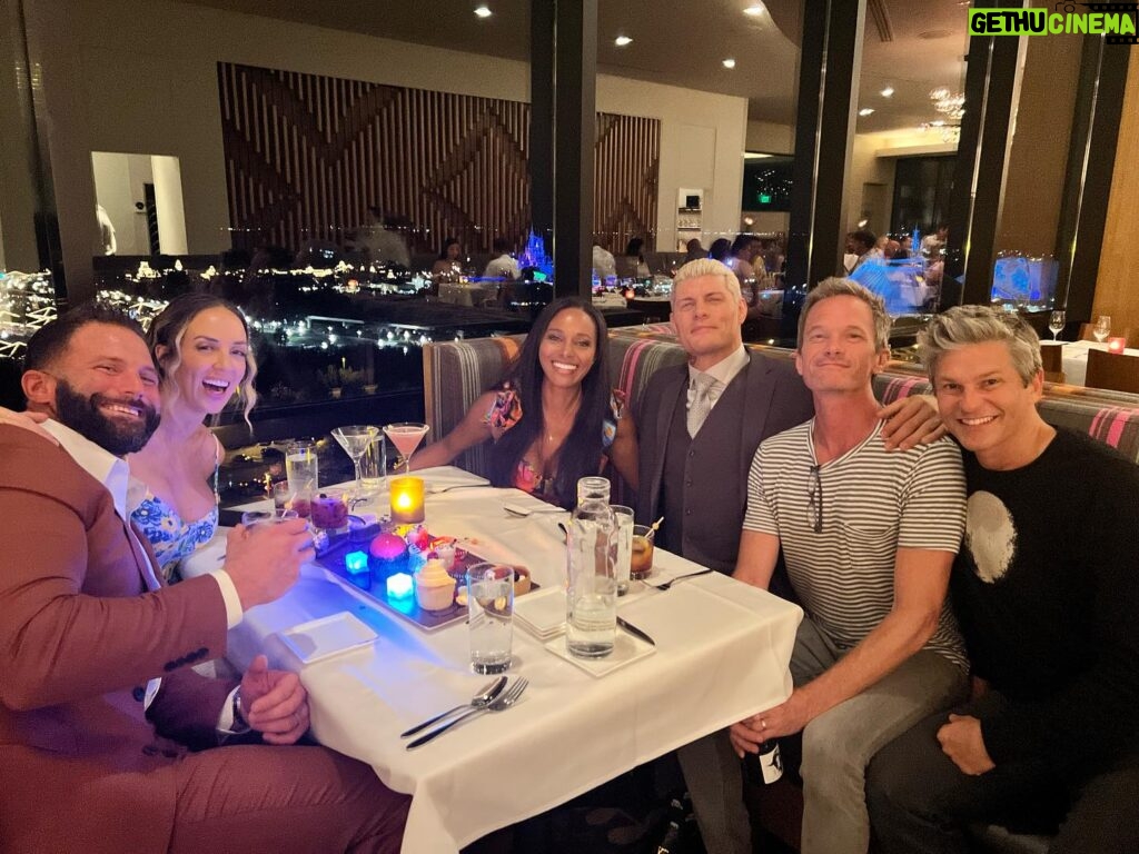 Brandi Runnels Instagram - Since @chelseaagreen posted this I feel like I can too 😅 lovely running into @nph and @dbelicious at dinner the other night. ✨