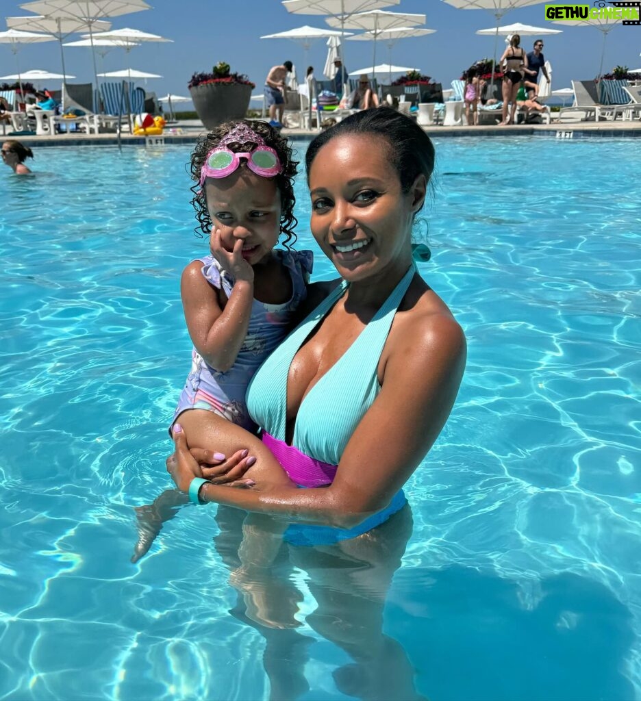 Brandi Runnels Instagram - ☀️ 🌊 🏖️ 🍹 ❤️