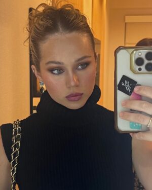 Brec Bassinger Instagram - The 212 
Xo.