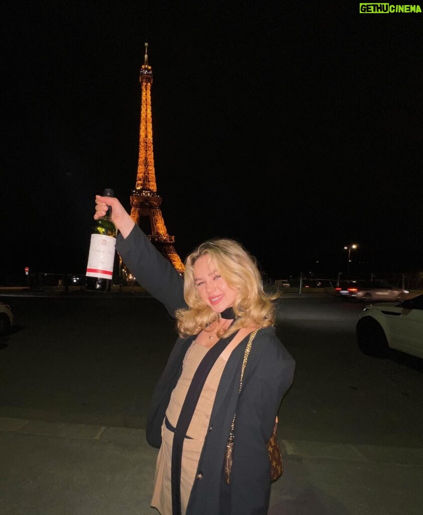 Brec Bassinger Instagram - Cheers to Paris I’m in love 🇫🇷♥️ Xo.