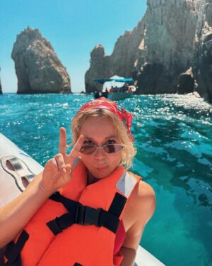 Brec Bassinger Instagram - Viva Cabo 💙
Xo.