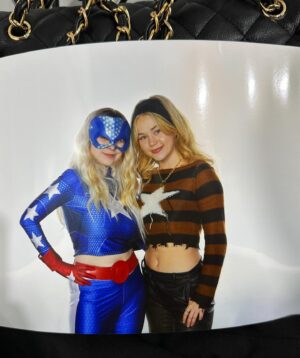 Brec Bassinger Instagram - Thank you @walescomiccon ⭐️ meeting everyone is always such a blessing 💛 thanks everyone who came
xo