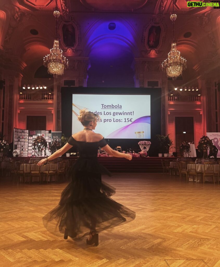 Brec Bassinger Instagram - What a lovely night for an inspiring cause ♥️ Thank you @danceragainstcanceraustria for allowing me to be part of this beautiful event. And a thank you to @manfredbaumann for getting me to come to Vienna 🇦🇹 Xo.