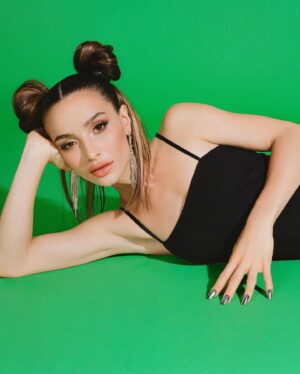 Brenda Asnicar Instagram - Edit para @riearribaok 💚
Y aprovecho a contarles que tienen un 20% OFF con mi código BASNICAR en tooooda la web!
www.rie.com.ar
