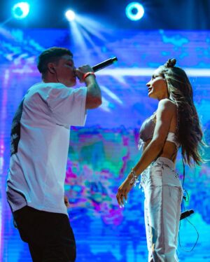 Brenda Asnicar Instagram - Un pequeño resumen del show en Montevideo! Gracias @emanero Él es productor del disco y lo amo mucho porque es demasiado talentoso mi Bandido estar arriba del escenario con el es un honor ENORME, y @lolofuentesok_ también participó y tocó su guitarra en Family amo compartir con el todo porque es eso, familia, como todos los que participaron en esto. Gracias @americarockstars y toda la gente que estuvo ahiiiiiii

Gracias a toda la crew que me acompañó 😍💕
@fedesanchezvirgola 

Fotos by @gcorbatta