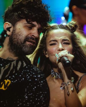 Brenda Asnicar Instagram - Un pequeño resumen del show en Montevideo! Gracias @emanero Él es productor del disco y lo amo mucho porque es demasiado talentoso mi Bandido estar arriba del escenario con el es un honor ENORME, y @lolofuentesok_ también participó y tocó su guitarra en Family amo compartir con el todo porque es eso, familia, como todos los que participaron en esto. Gracias @americarockstars y toda la gente que estuvo ahiiiiiii

Gracias a toda la crew que me acompañó 😍💕
@fedesanchezvirgola 

Fotos by @gcorbatta