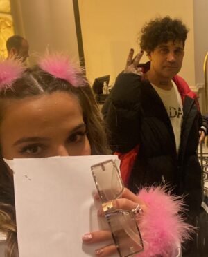 Brenda Asnicar Instagram - Gracias gracias gracias!!!!
Acá compiladito de este Viernes en @fiestarosegirls Y SE VIENEN MAS FECHAS, gracias a todos los que estuvieron conmigo y a todas las que vinieron a la fiesta, me quedo con ganas de darle besos a todas 💘💕 gracias por cada una de ustedes que vino LES AMOOOOO 

Hair @mauromaxdebrito 
Make up @veroluna.makeup 
Visuals @imkorpo 
Nails @paonailsok 
Styling @evelynacam 
Accesorios @fridabonjorn 
On guitar @lolofuentesok_ 
Sound @suarezfacuu 
Dancers @houseofglorieta & @fiestarosegirls 
Boots @gianni___dipaolo 
Gafas @robal.g 
Gracias styling también a @insidebambi