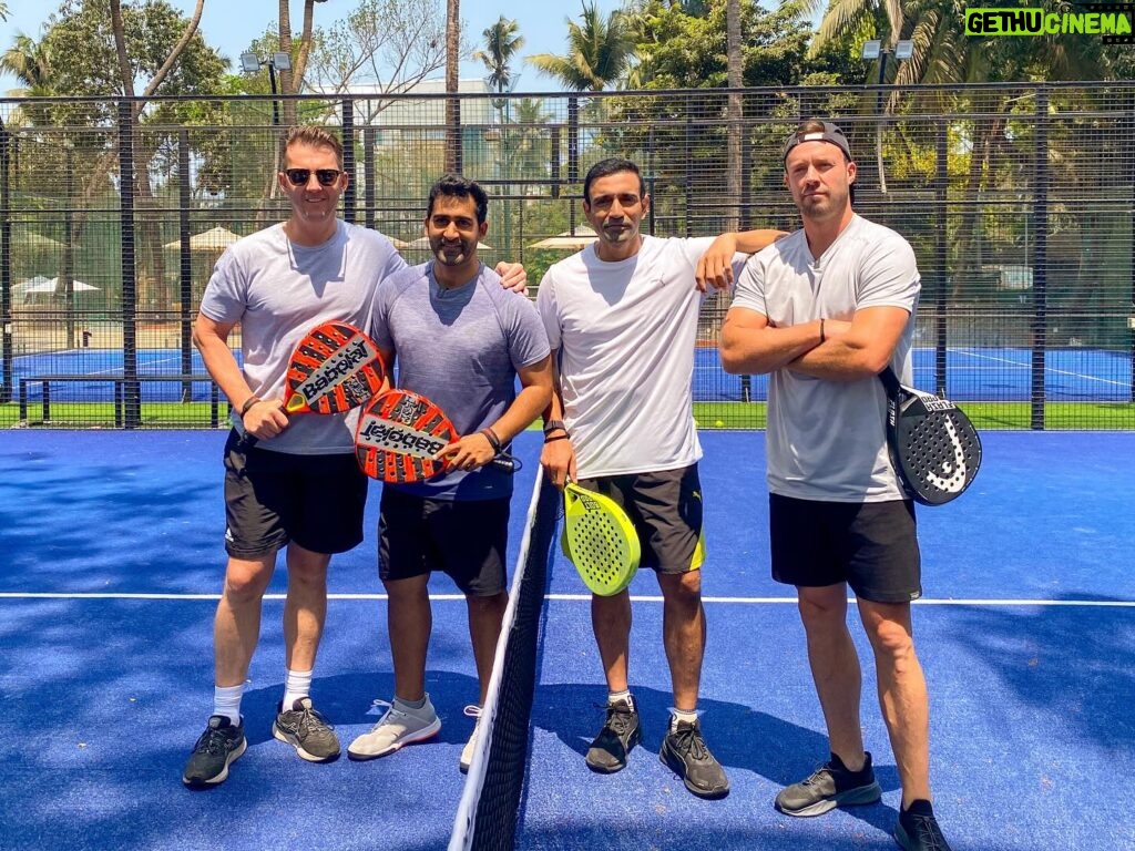 Brett Lee Instagram - Padel may get us competitive but post game, reactions are quite the same — only smiles to have spent all that energy 💪🏻🥎 Swipe to see ⏭️ Had a great session of Padel with everyone and big thanks to @suhailchandhok and @willingdonsportsclub for making it happen! 🙌🏻 #padel #padelfitness #fitness #mumbai #workout