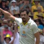 Brett Lee Instagram - Congratulations @mstarc56 3️⃣0️⃣0️⃣ test wickets and counting @foxcricket 👏🏻