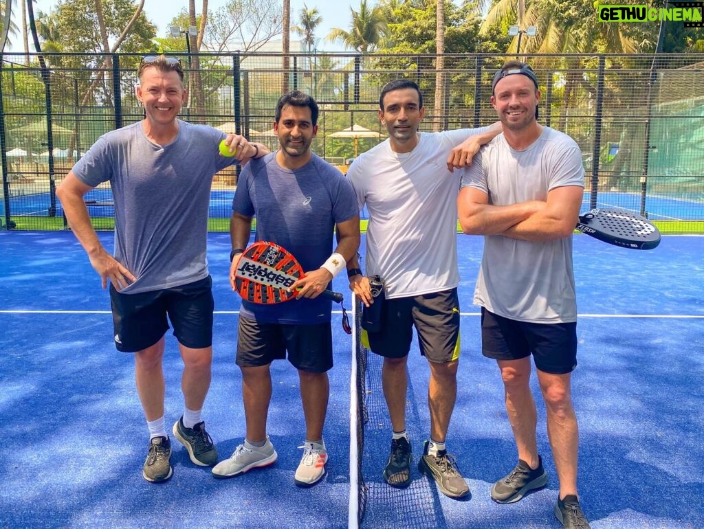 Brett Lee Instagram - Padel may get us competitive but post game, reactions are quite the same — only smiles to have spent all that energy 💪🏻🥎 Swipe to see ⏭️ Had a great session of Padel with everyone and big thanks to @suhailchandhok and @willingdonsportsclub for making it happen! 🙌🏻 #padel #padelfitness #fitness #mumbai #workout