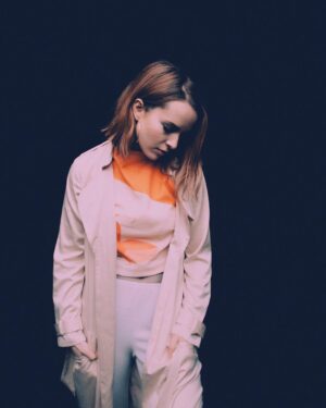 Bridgit Mendler Instagram - New song coming with @devontee_woe #TemperamentalLove
.
Photo: @gibsonhazard