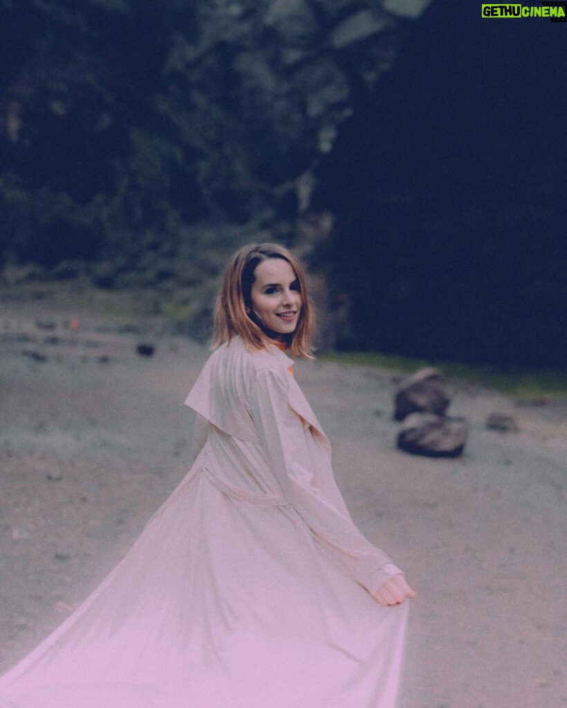 Bridgit Mendler Instagram - But I can't escape the thought of you #TemperamentalLove Listen at link in bio Photo: @gibsonhazard