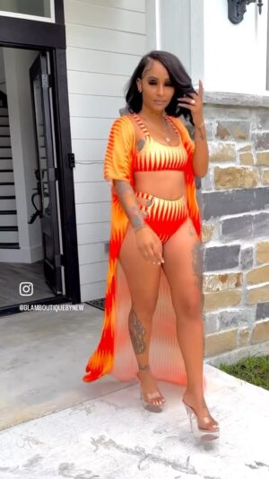 Brittney Bee Starr Williams Instagram - I love my body 😍
Hair from @sheshappyhair 
Messy bob @bluxlabelstudios