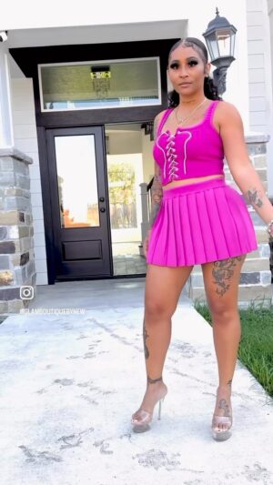 Brittney Bee Starr Williams Instagram - I choose ME💓
I AM HER

Bundles @sheshappyhair 
Outfit @glamboutiquebynew
