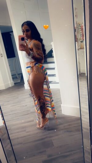 Brittney Bee Starr Williams Instagram - Stallion 🐴
Skirt from @eleven22online 
Bundles @sheshappyhair